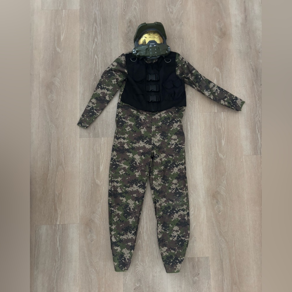 Halo style mask and tactical Suit
